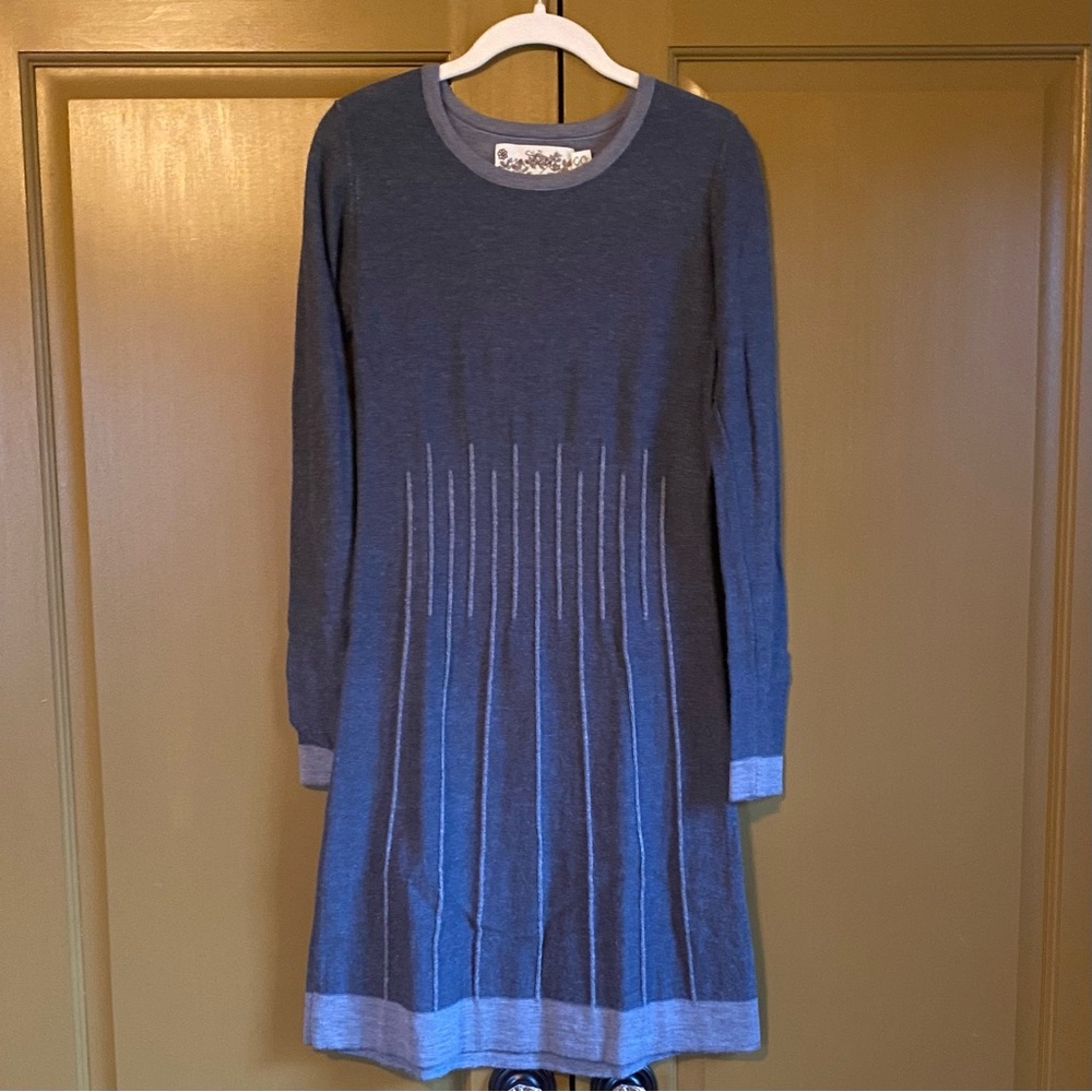 Aventura Grey Knit Dress — Wool Blend — size medium — VGUC
